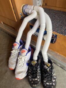 SHOE DRYER WITH NORMAL SHOES